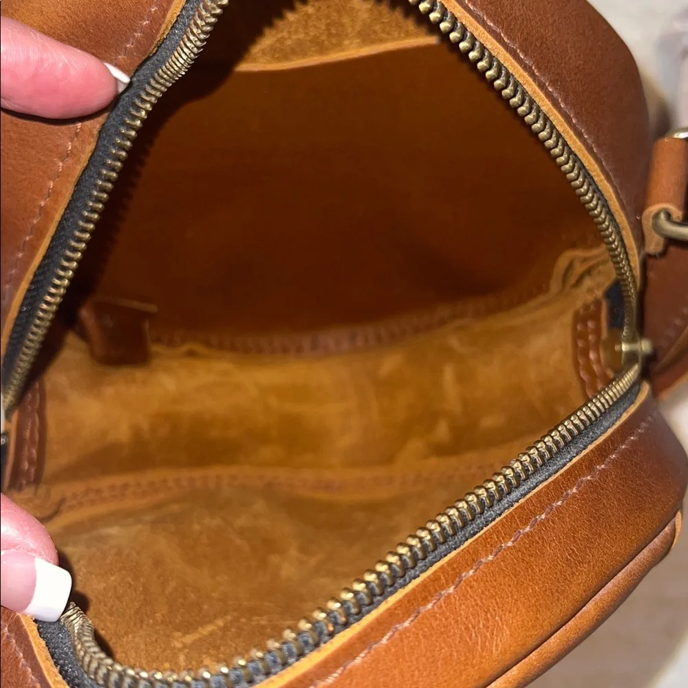 Portland Leather Circle Bag Leather - Picture 5 of 7